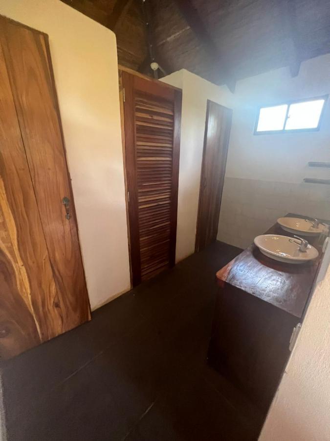 Surfing Turtle Lodge Poneloya Exterior photo