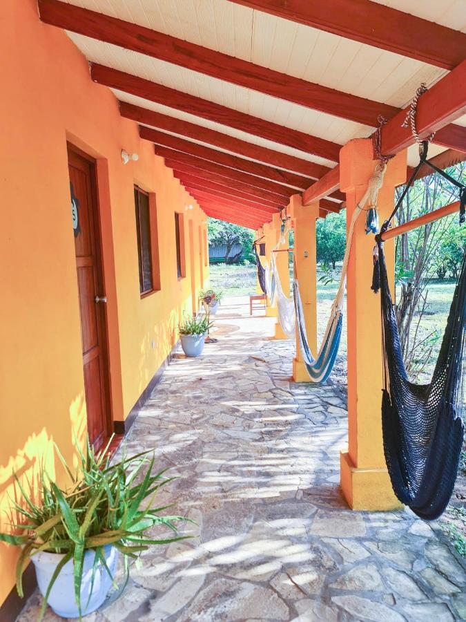 Surfing Turtle Lodge Poneloya Exterior photo