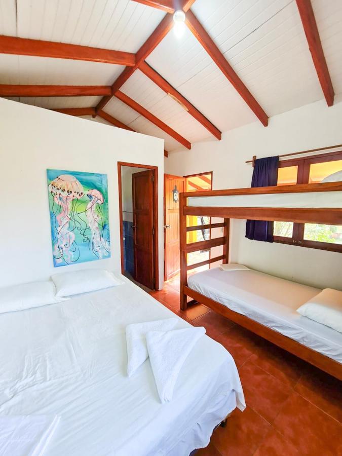 Surfing Turtle Lodge Poneloya Exterior photo