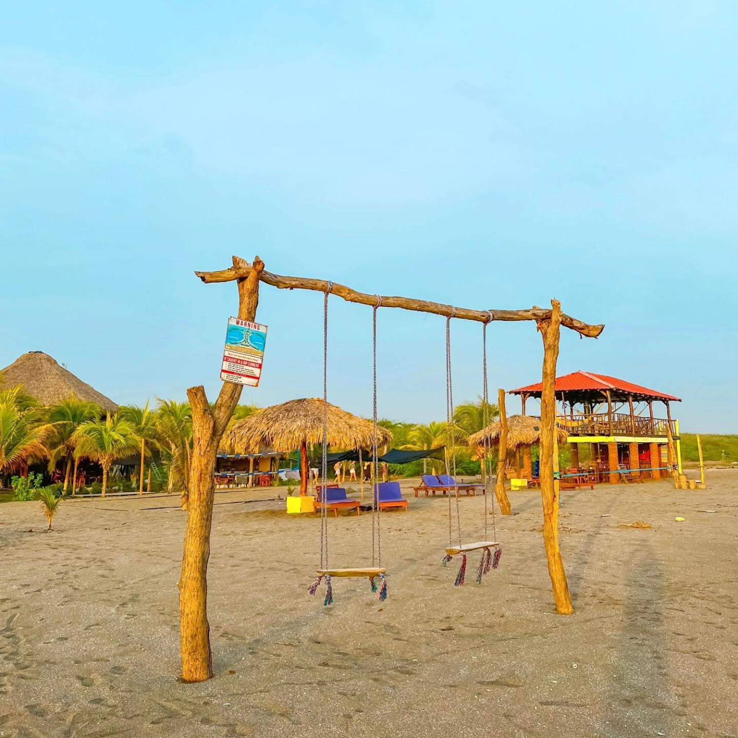 Surfing Turtle Lodge Poneloya Exterior photo