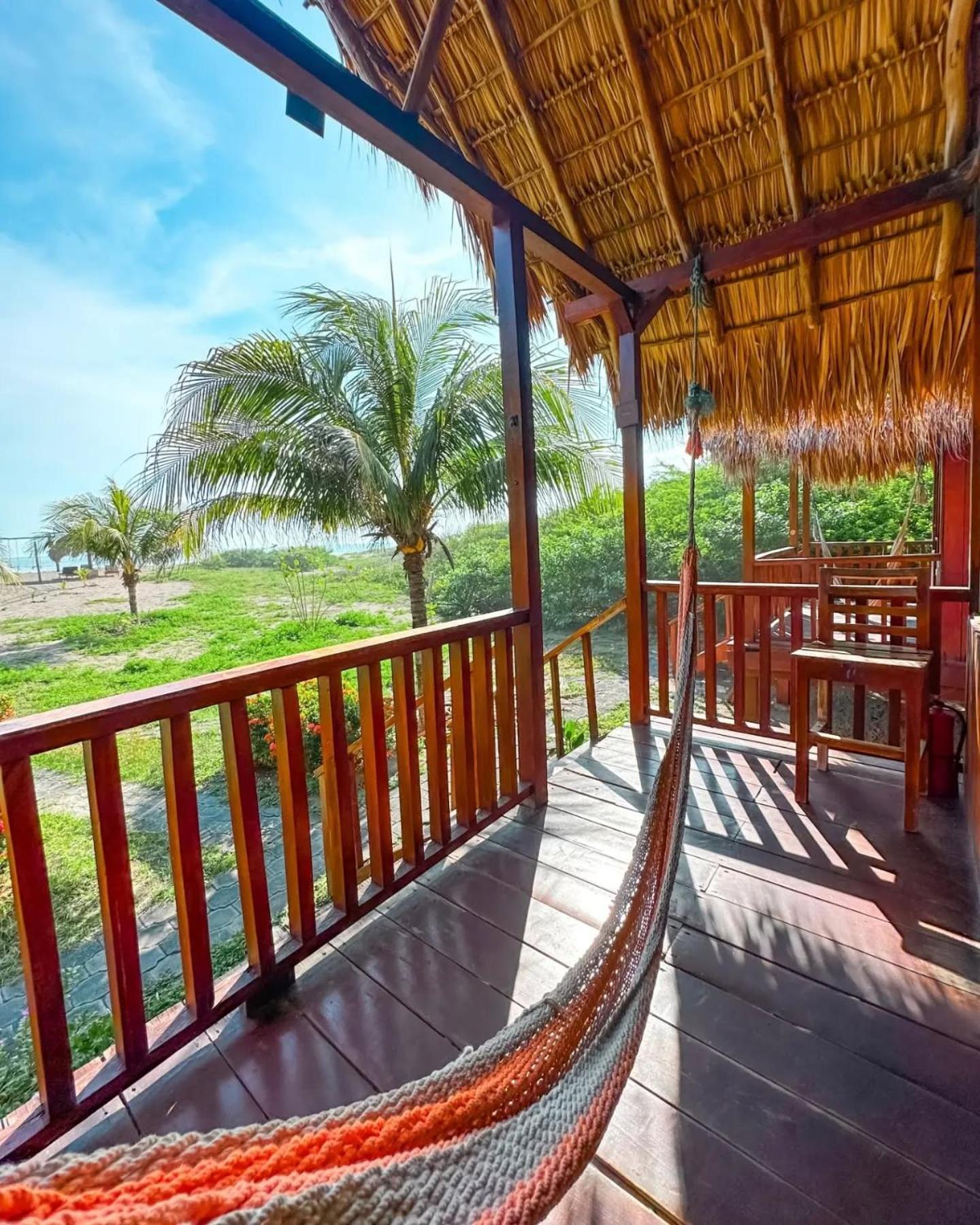 Surfing Turtle Lodge Poneloya Exterior photo