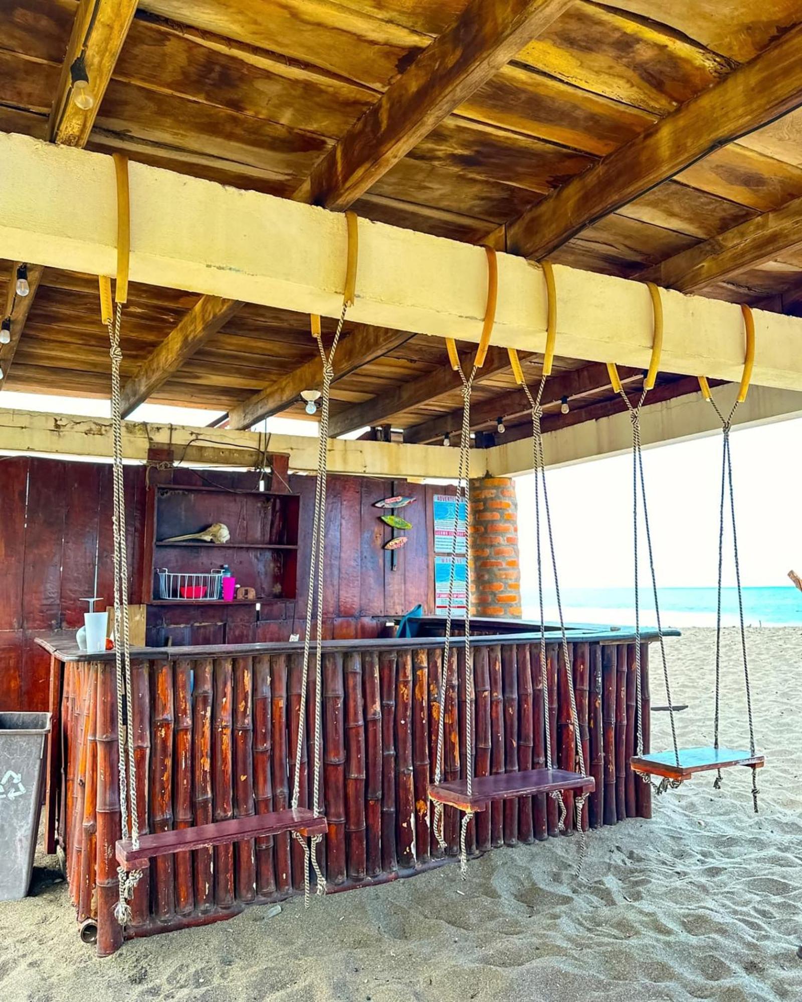 Surfing Turtle Lodge Poneloya Exterior photo